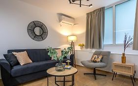 Phaedrus Living Luxury Downtown Flat Acropolis